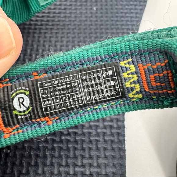 Teva Boys Original Universal Water Sandal Lot 2 Pairs Smiley Face Gecko Size 5 - Picture 8 of 8